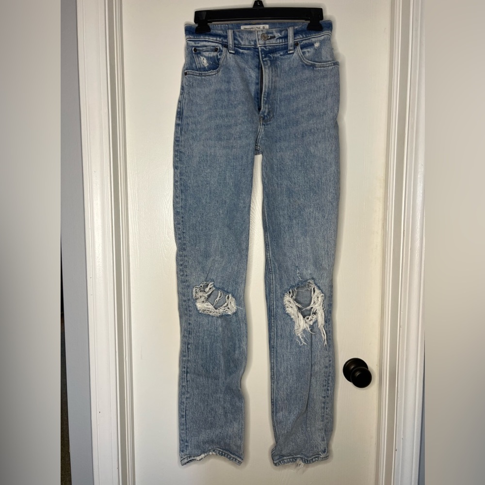 Abercrombie & Fitch 90’s Straight Ultra High Rise. Barley Worn